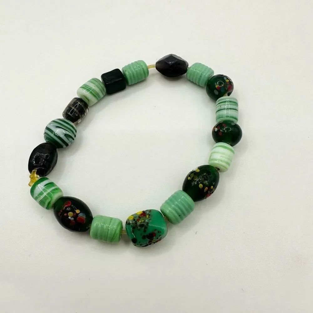 Green glass vintage beaded bracelet